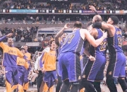 米兰捕鱼-湖人击败步行者，领先西部