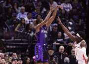 米兰体育app-国王击败太阳，碾碎敌方英雄