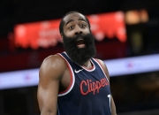 米兰体育官方网站-快船逆转开拓者取得胜利