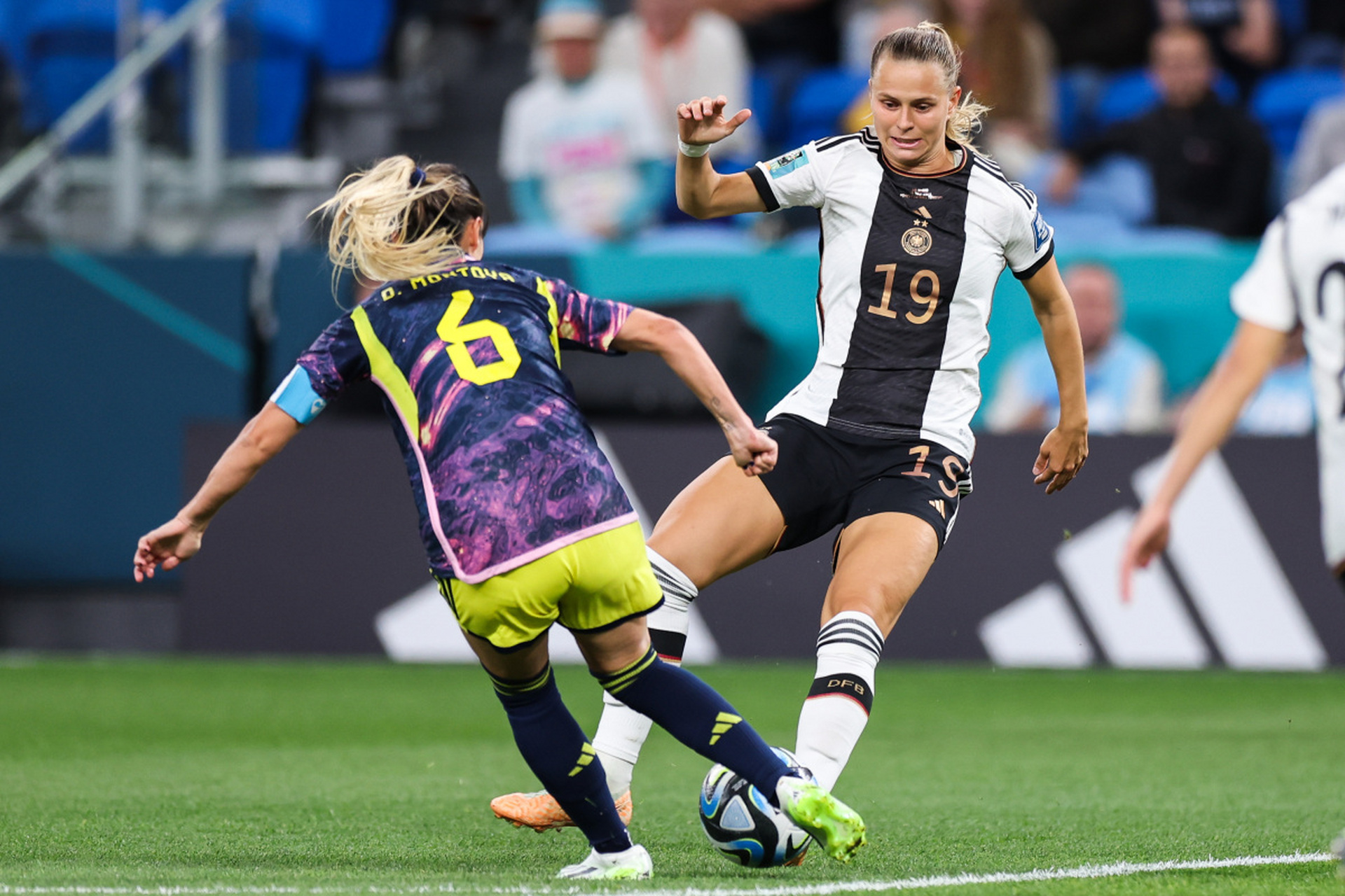 关于哥伦比亚女足领军压倒性优势赢得冠军杯的信息