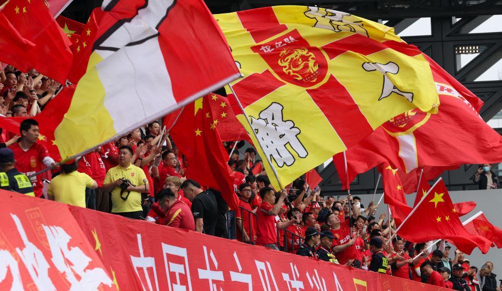 国际女子足球比赛中,中国队蓄势待发 国际女子足球比赛中,中国队蓄势待发