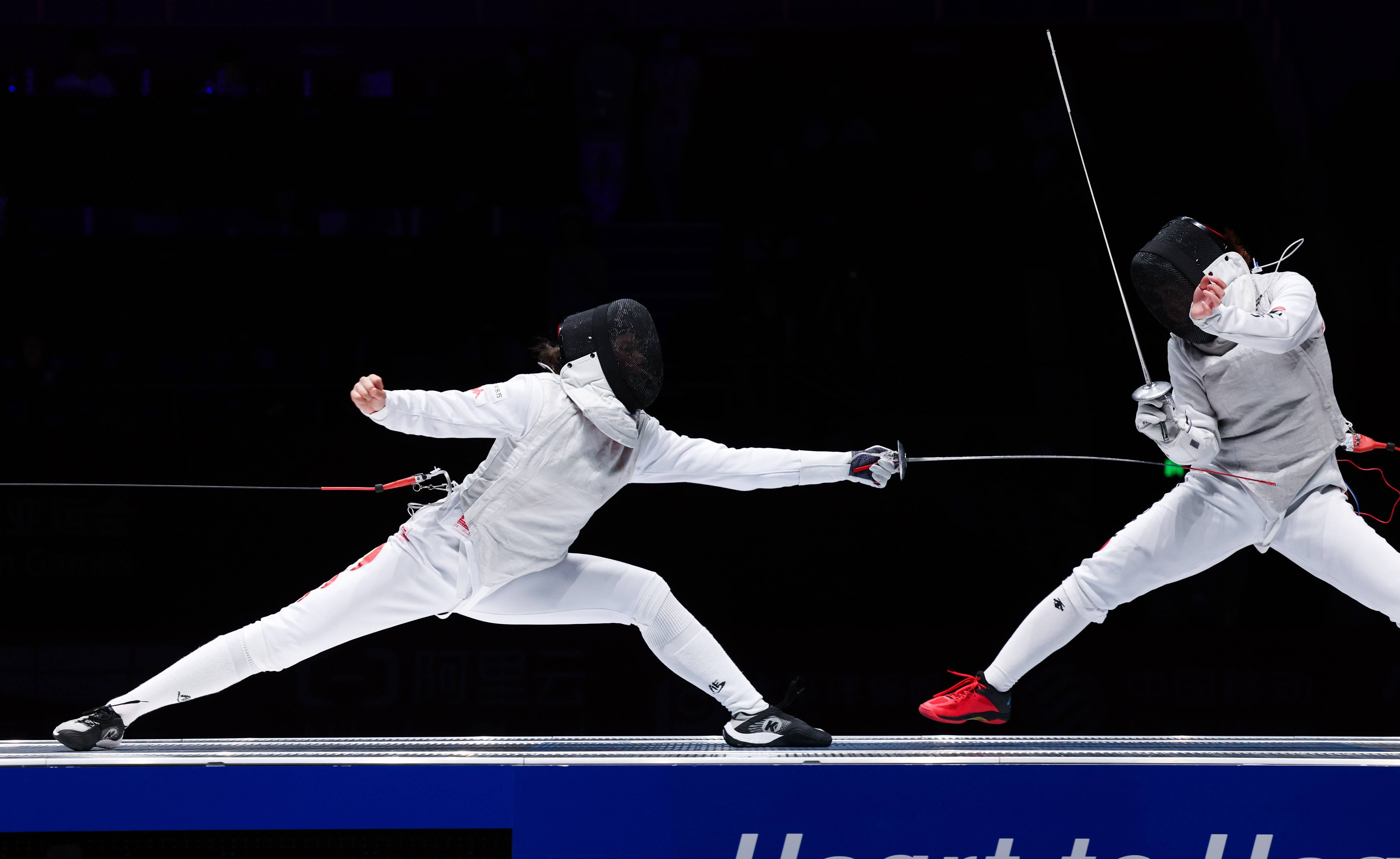 伊朗击剑选手奋勇争先，夺冠辉煌