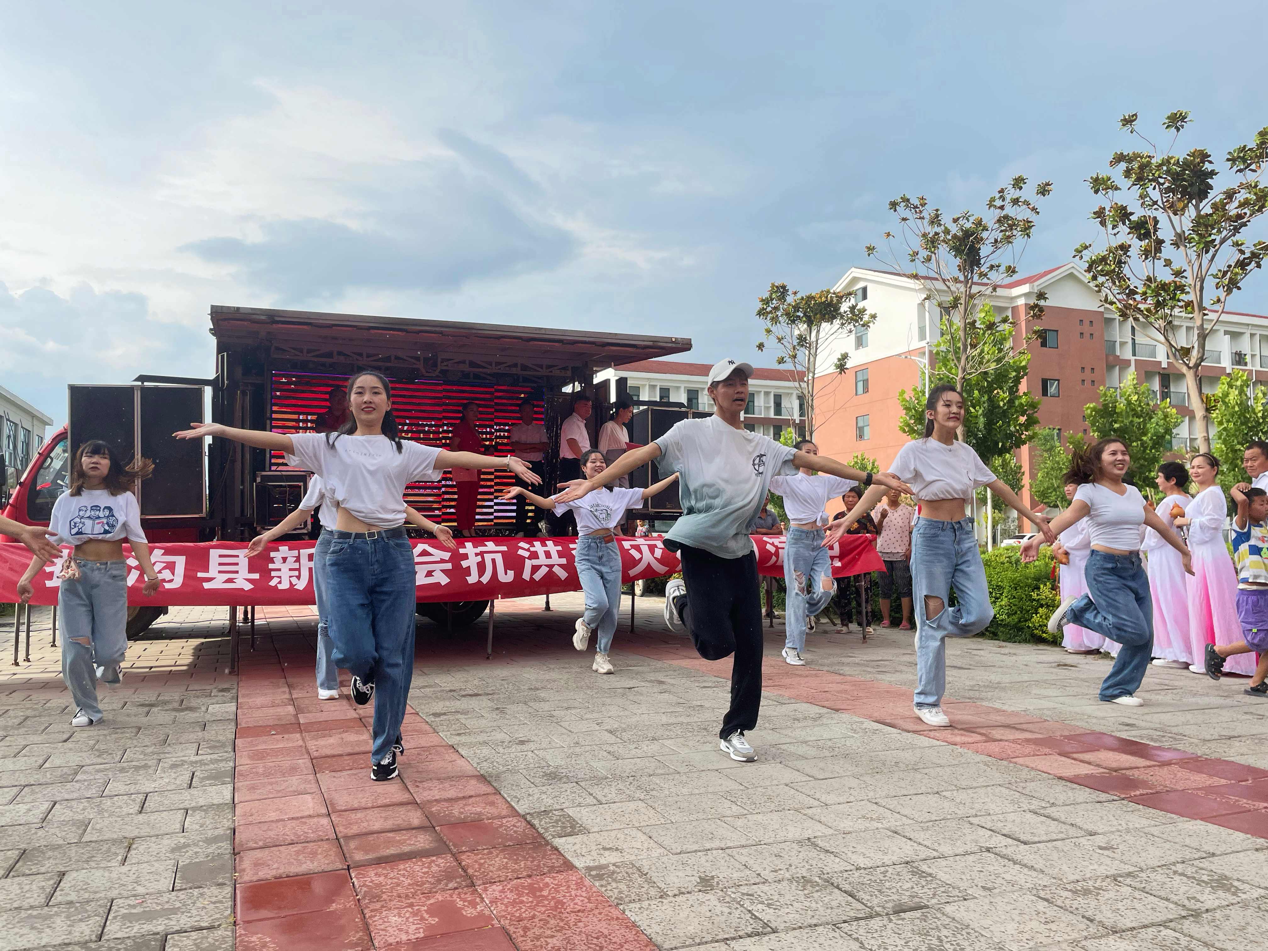 踏上胜利之路，团队凝聚力量的简单介绍