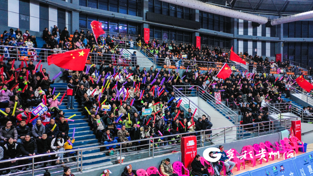 篮球联赛冠军产生,球迷欢呼 篮球联赛冠军产生,球迷欢呼