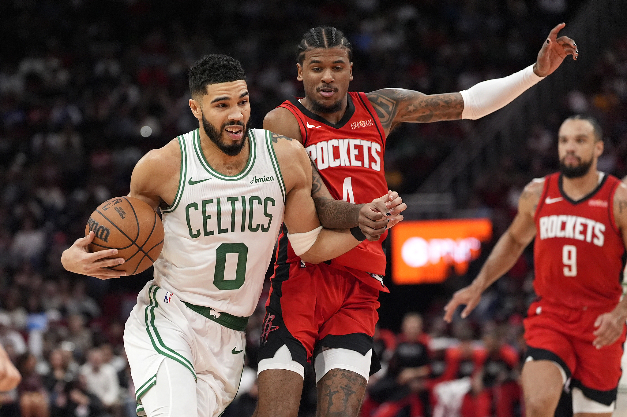 凯尔特人大胜火箭，继续保持领先