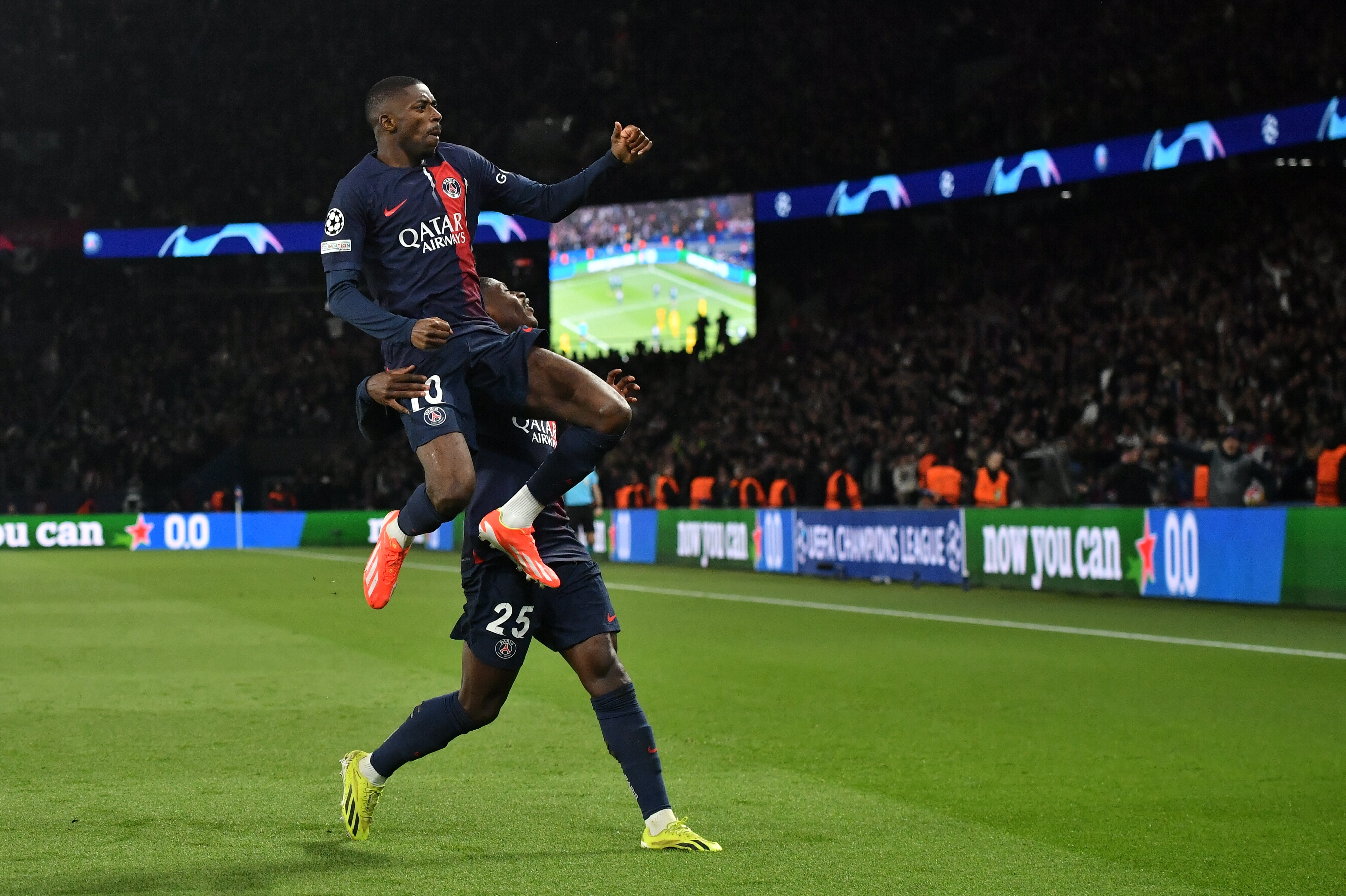 巴黎圣日耳曼大胜蒙彼利埃，登顶法甲联赛积分榜。