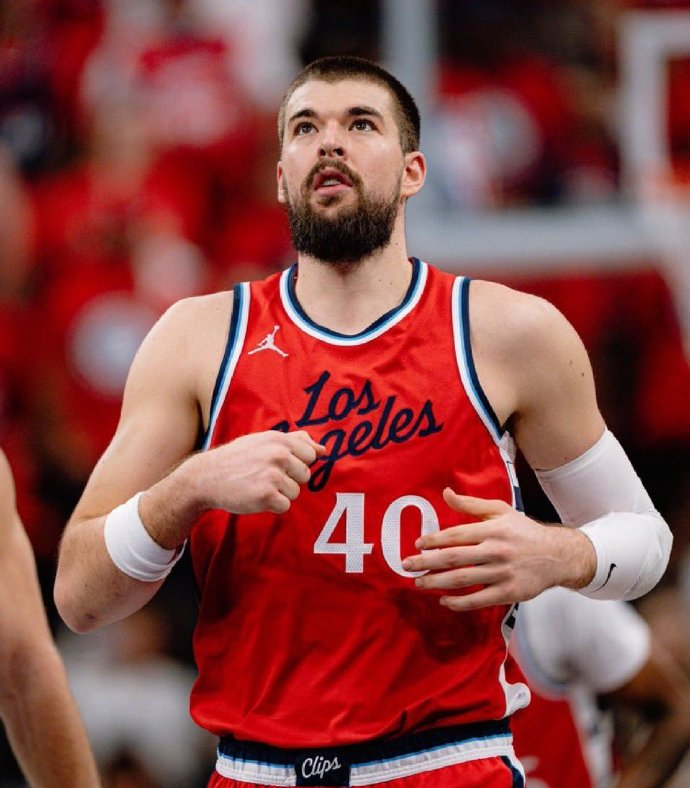 开拓者大胜灰熊取得两连胜