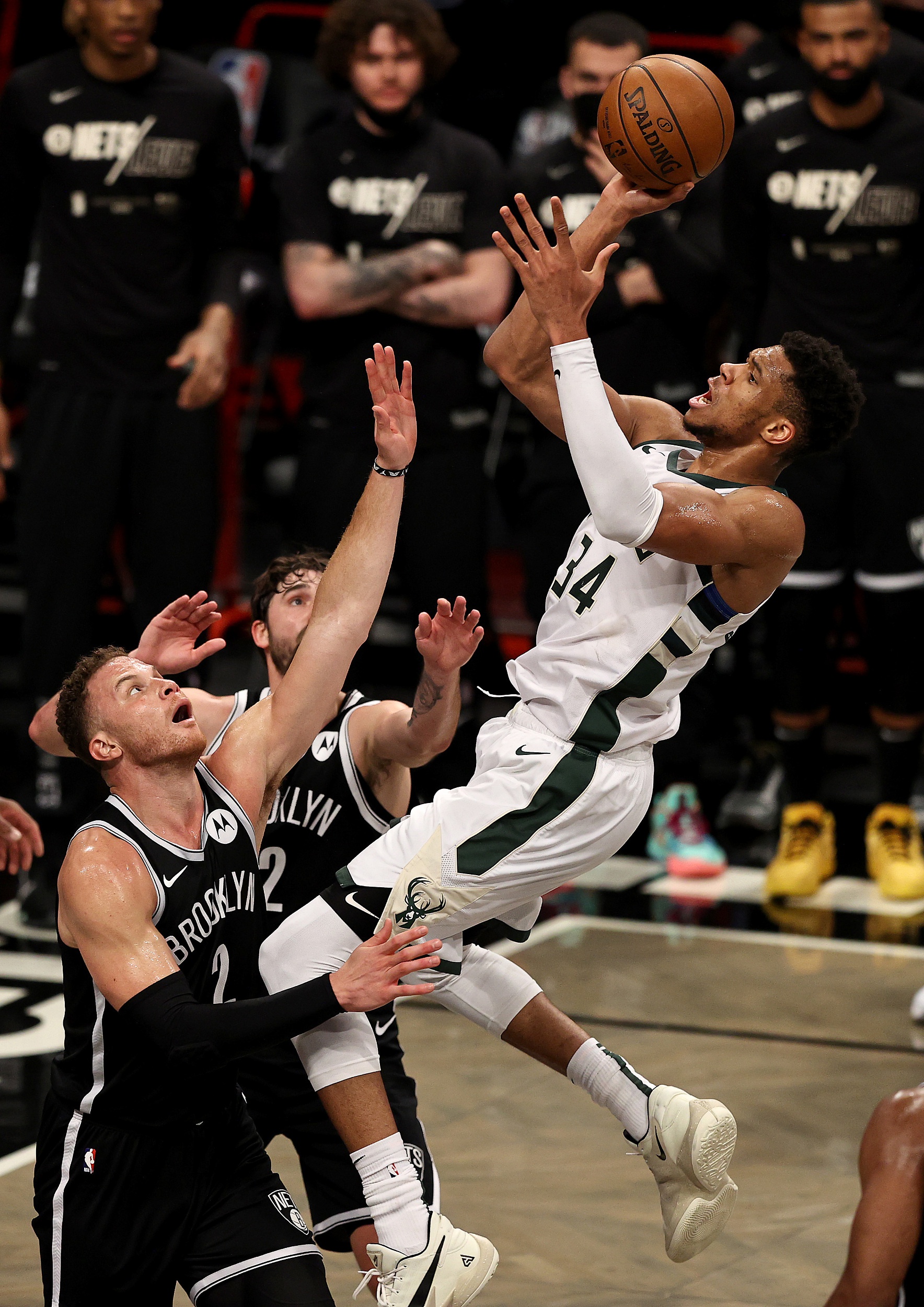 篮网击败篮网，厄文砍下31分的简单介绍