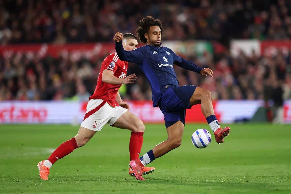 曼联中锋技惊四座，为球队取得胜利