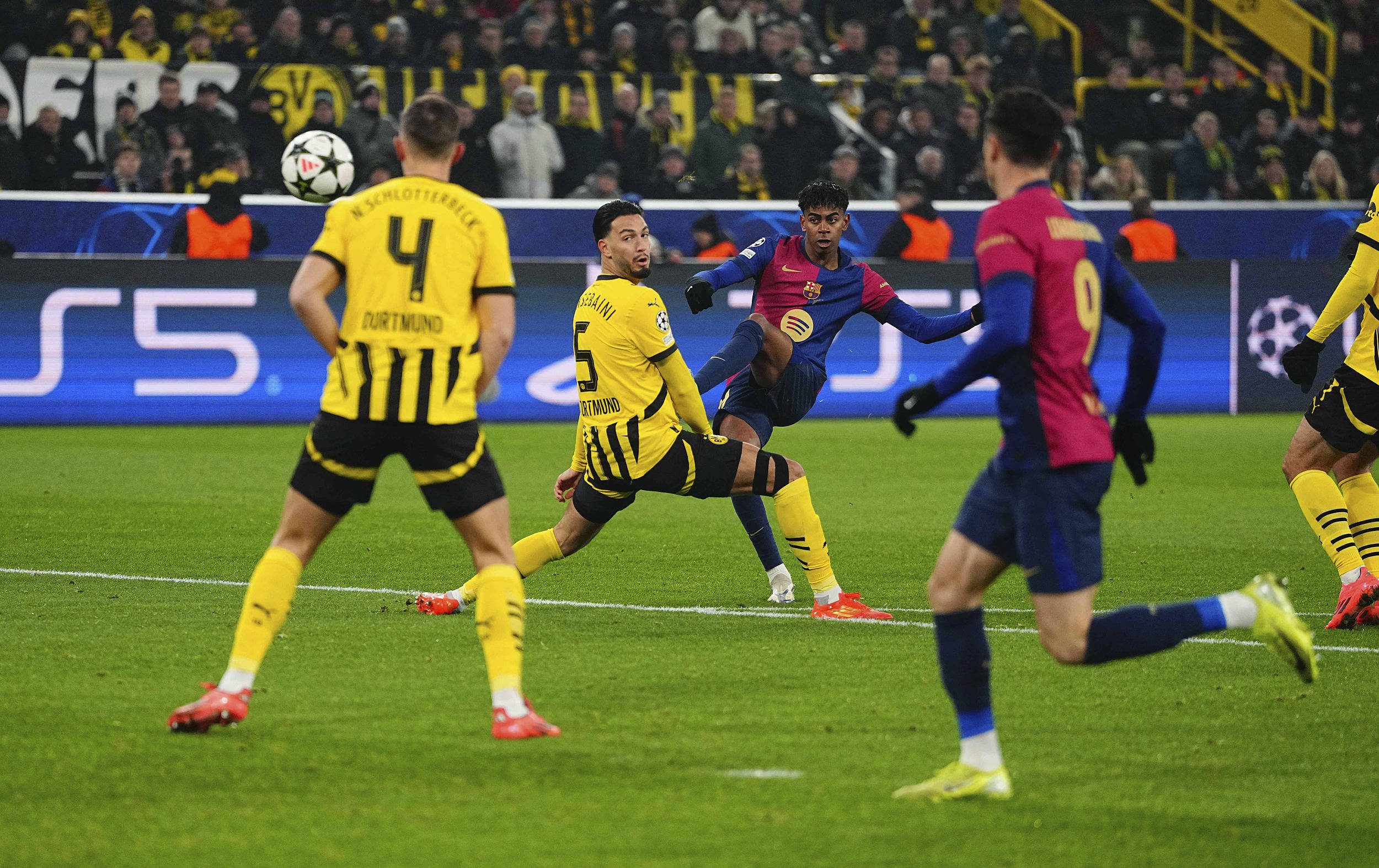 包含惊险对决悬念赛局引发足坛热议的词条 包含惊险对决悬念赛局引发足坛热议的词条