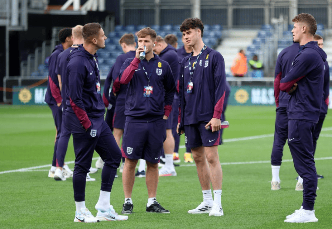 关于捷克队遭受波折，欧预赛前景堪忧的信息