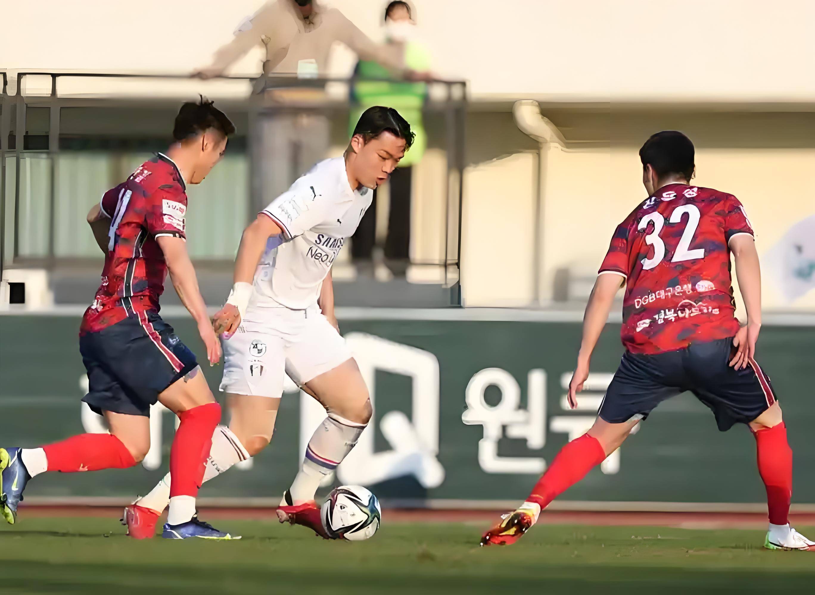 首尔FC主场胜利，积分榜升至第一位的简单介绍