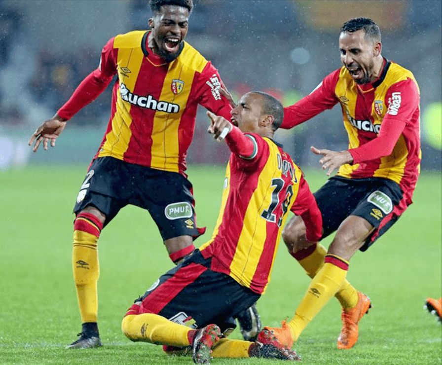 塞维利亚展现强大实力,力争晋级 塞维利亚展现强大实力,力争晋级