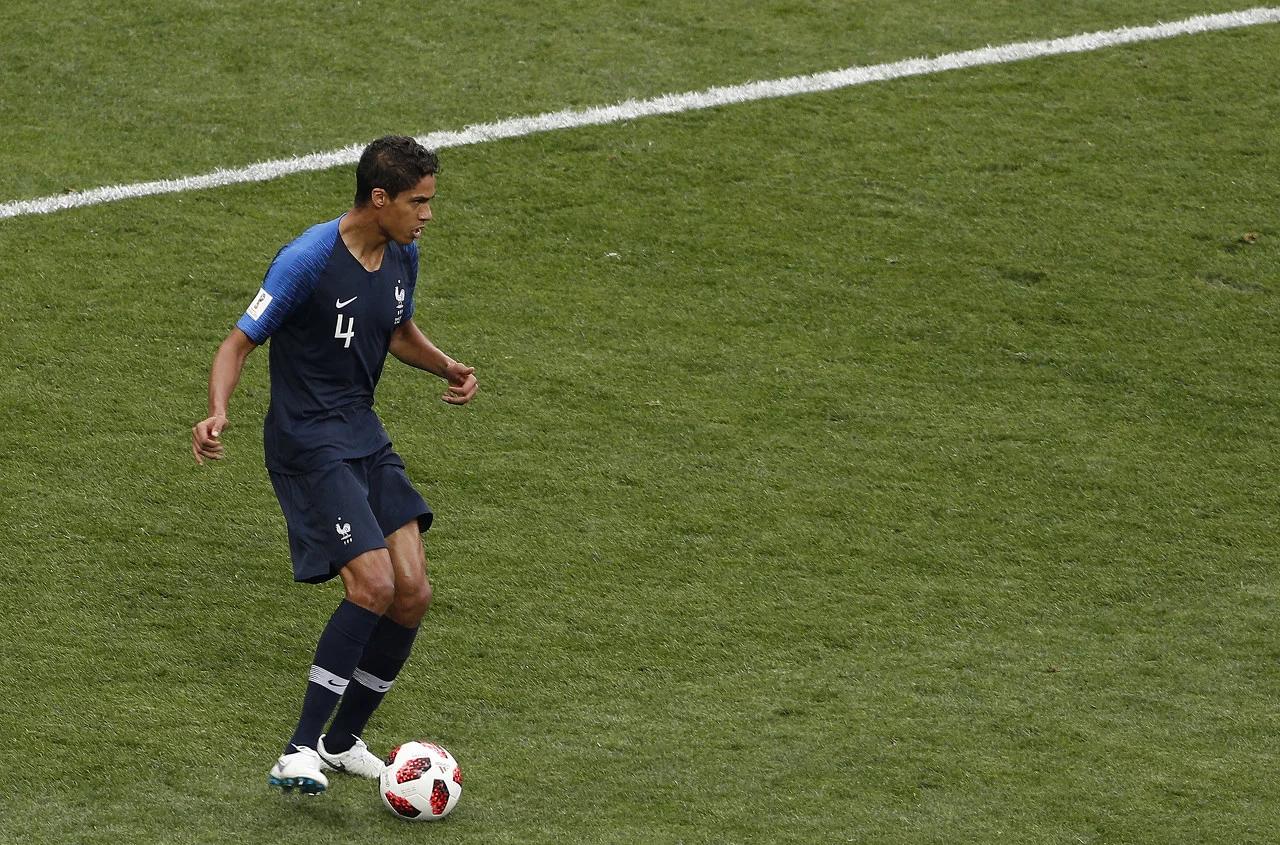 法兰克福后防连续失误，导致客场战平内瓦