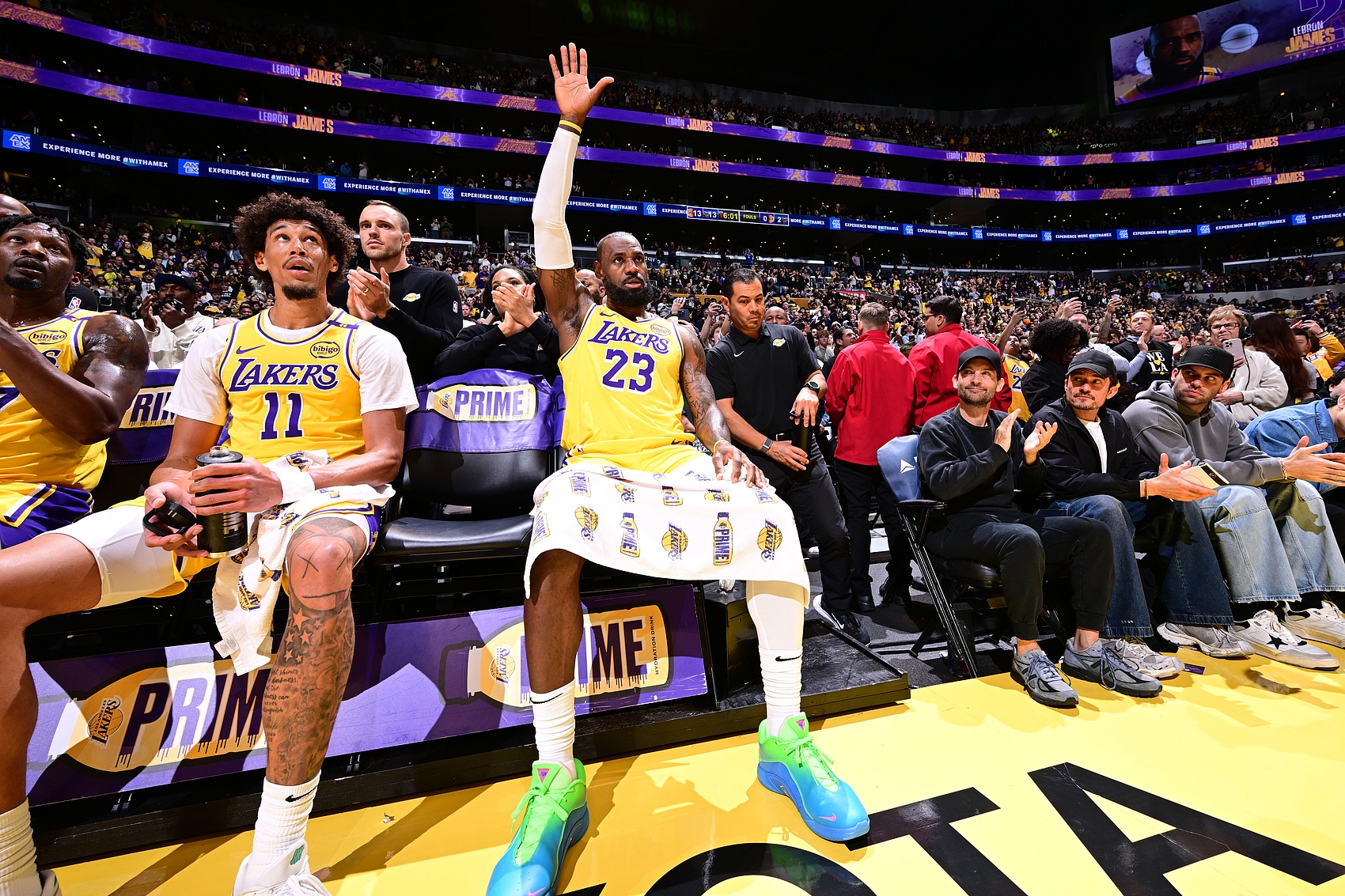 湖人大胜勇士，继续领跑西部的简单介绍