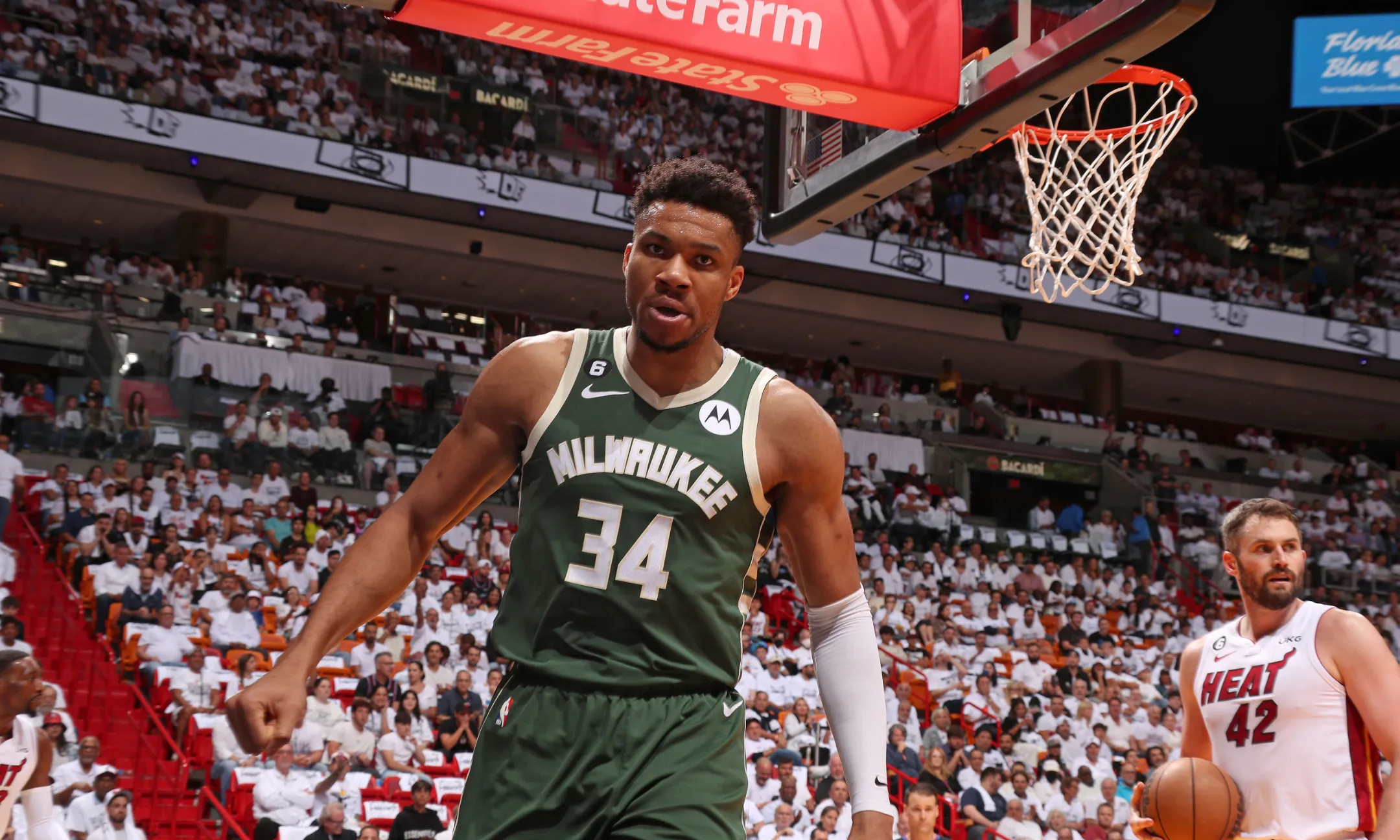 雄鹿击败凯尔特人,字母哥砍下35分 雄鹿击败凯尔特人,字母哥砍下35分