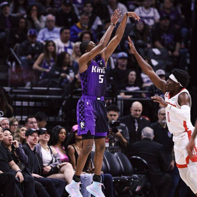 国王击败太阳,碾碎敌方英雄 国王击败太阳,碾碎敌方英雄