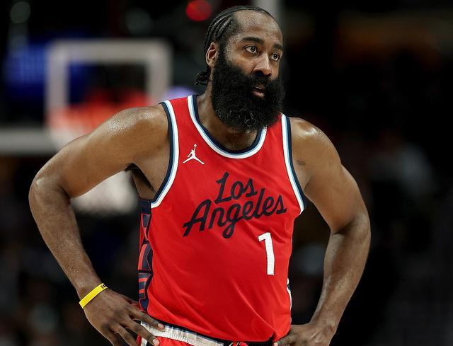 灰熊大胜老鹰,继续保持不败 灰熊大胜老鹰,继续保持不败