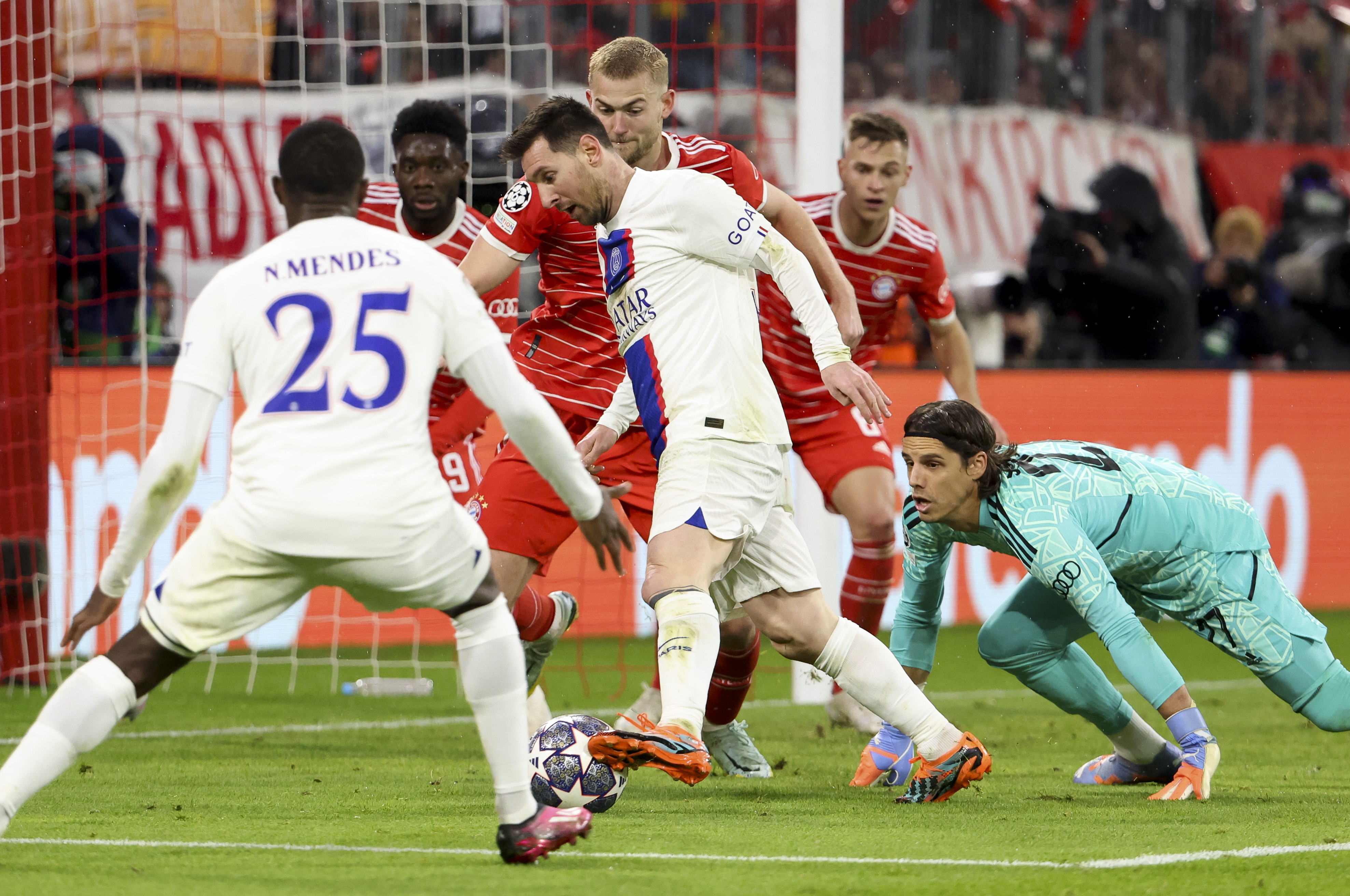 巴萨不敌拜仁，遗憾止步欧冠四强！