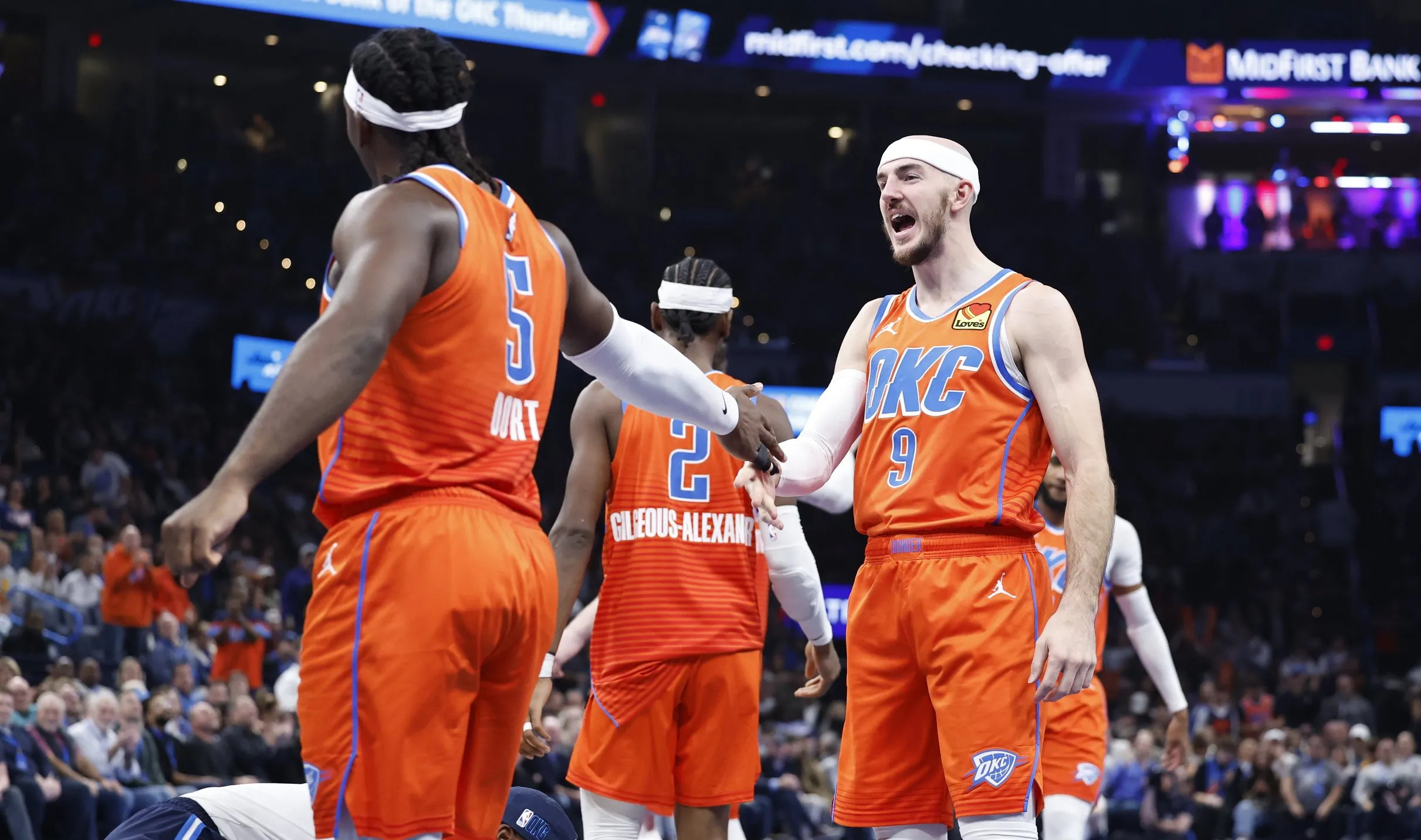 火箭逆袭击败小牛，独行侠遭连败