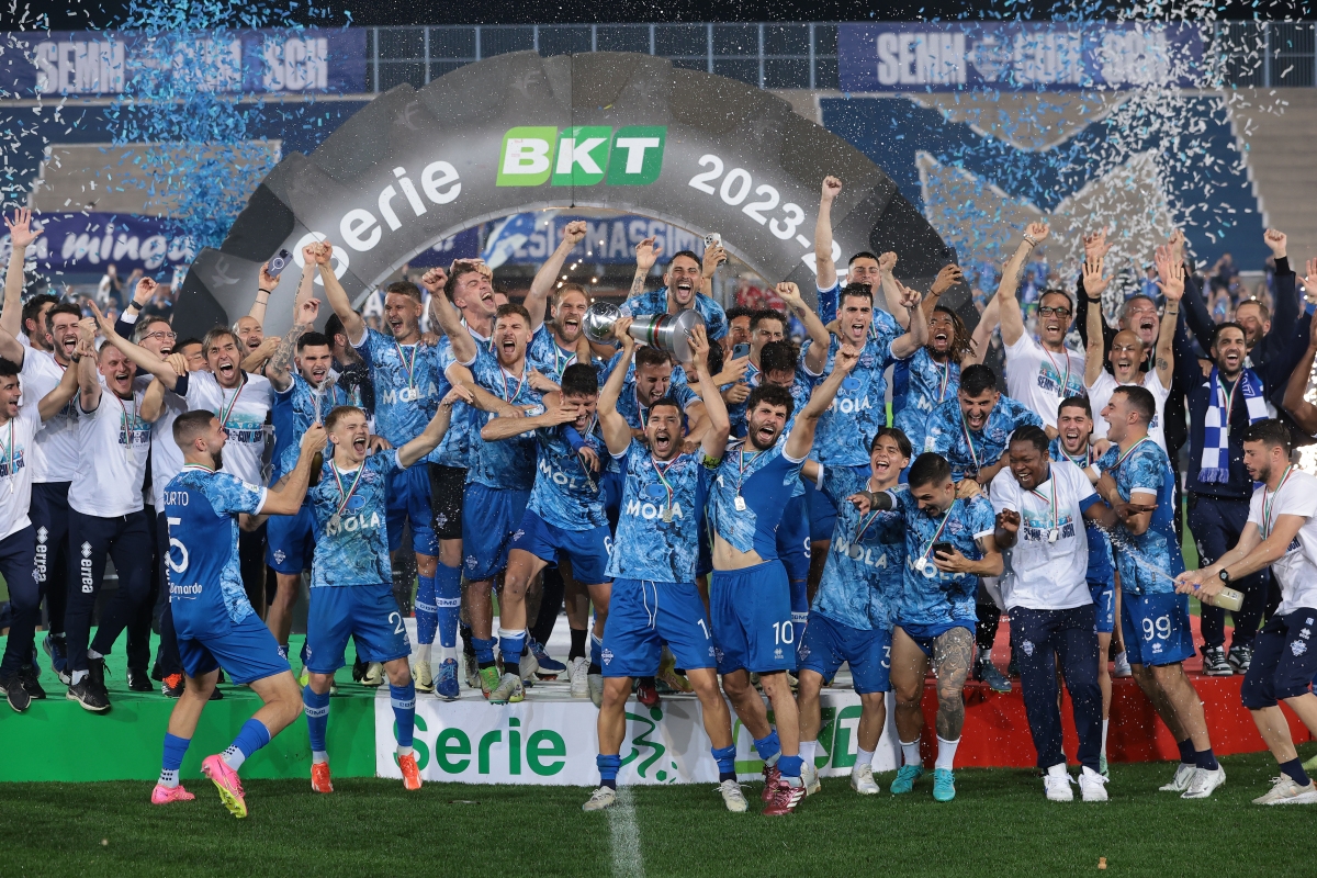 曼城客场获胜,冠军路近在咫尺的简单介绍 曼城客场获胜,冠军路近在咫尺的简单介绍